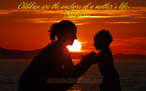 Wallpaper - Mother and her child at sunset