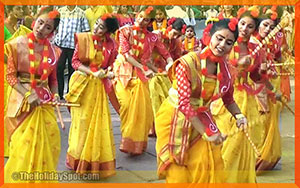 Women's dance performance at Shantiniketan