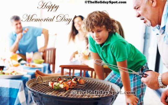 High Definition wallpaper of family having Barbecue on Memorial Day.