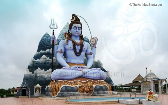 On Shivratri celebration download and adorn your desktop with this HD wallpaper of Lord Shiva idol.